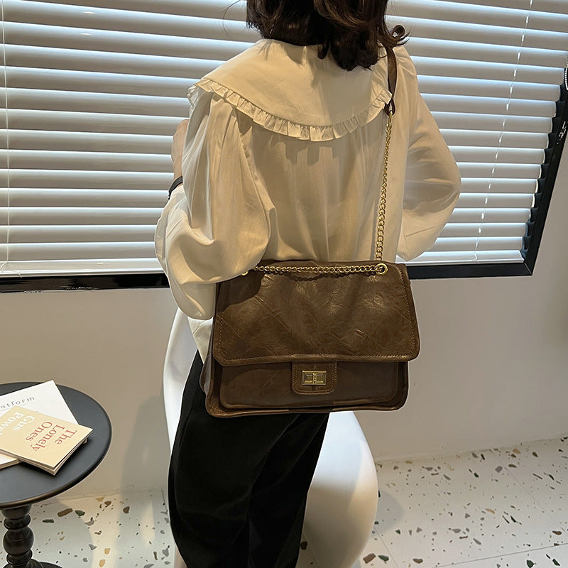 Vintage Style Woman Shoulder Bag with Gold Chain Strap
